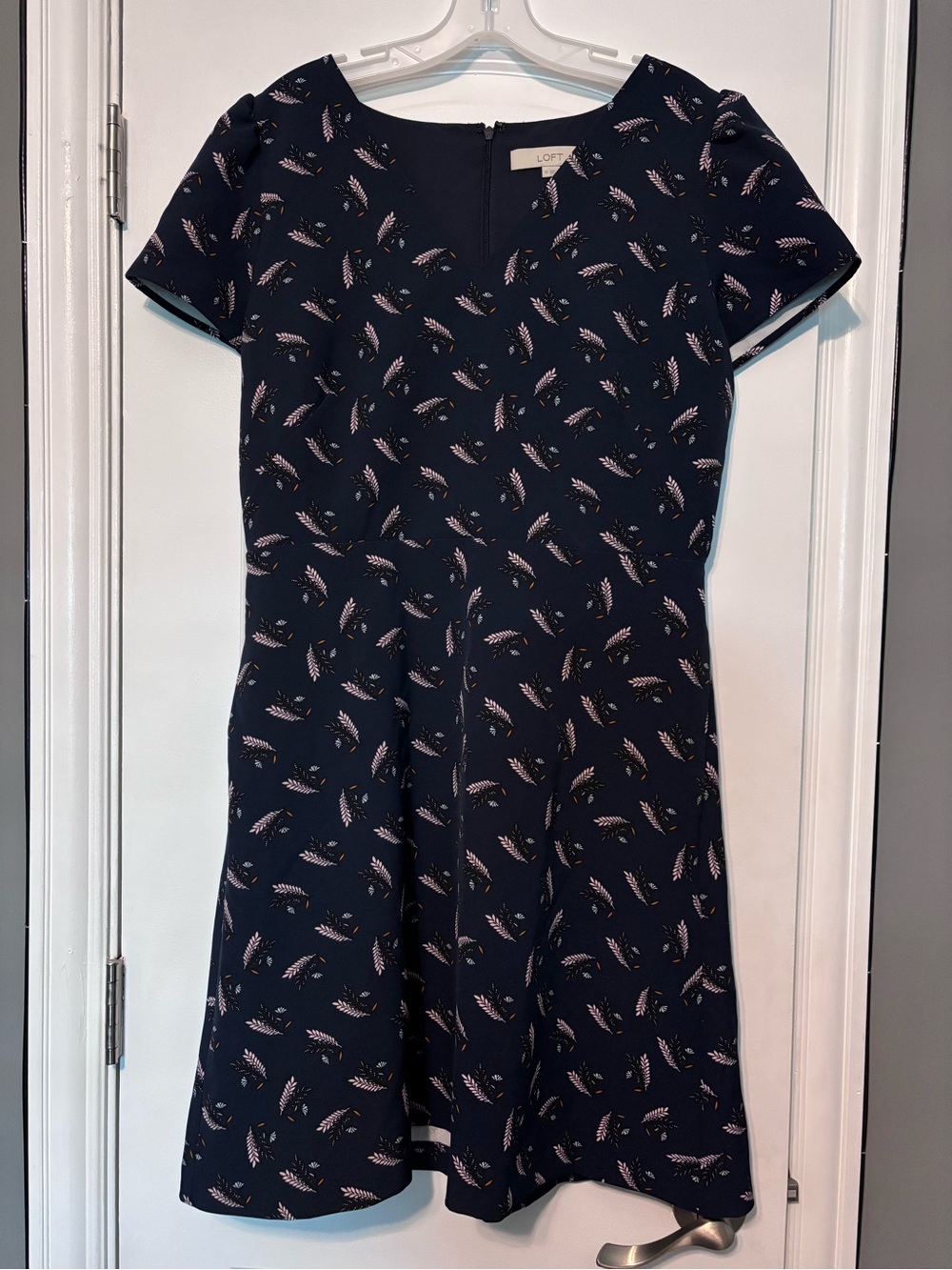 LOFT Navy Floral Fit & Flare Dress Size 10 Short Sleeve Classic Dress